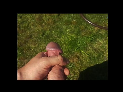 ❤️ Una guapa calenta es folla el seu cony rosa i es corre amb un esquitxat en un jardí d'estiu ❌ Vídeo sexual al ca.91sesex101.top ❌️